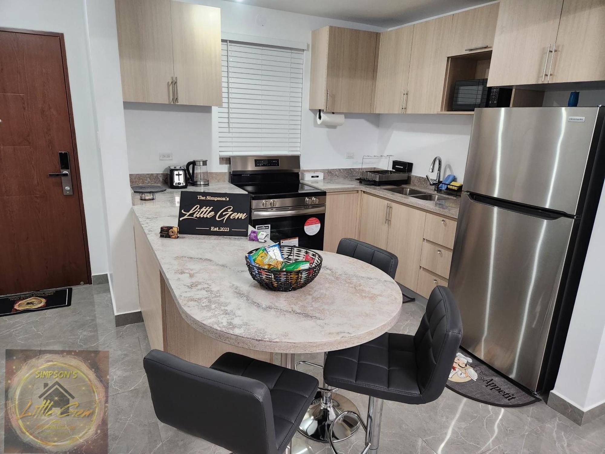 Simpson'S Little Gem Apartment Kingston Bagian luar foto